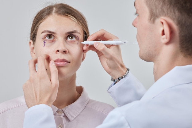 Jaki zabieg na sińce pod oczami warto rozważyć?