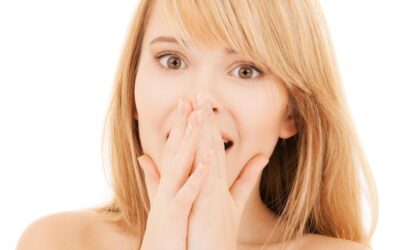 Białe plamki na ustach co to jest i skąd się biorą?