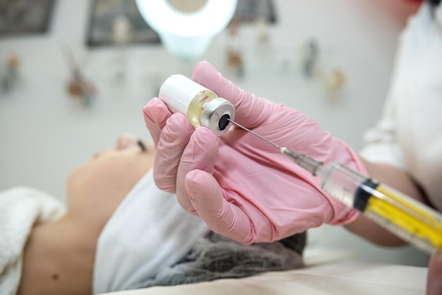 Jakie kosmetyki do mezoterapii mikroigłowej wybrać na domowy zabieg?