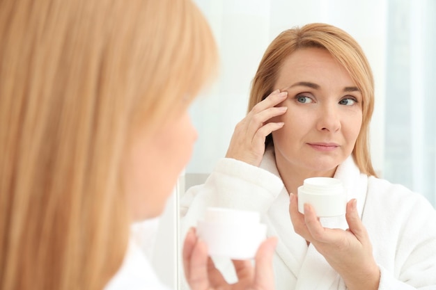 Jaki dobry krem na cienie pod oczami wybrać?