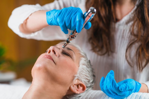 Mezoterapia bezigłowa w domu jak często warto ją stosować?