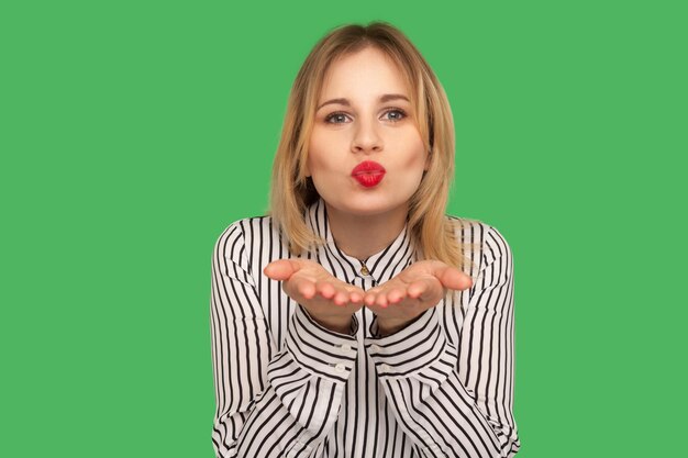 Powiększanie ust ile się trzyma i od czego to zależy?